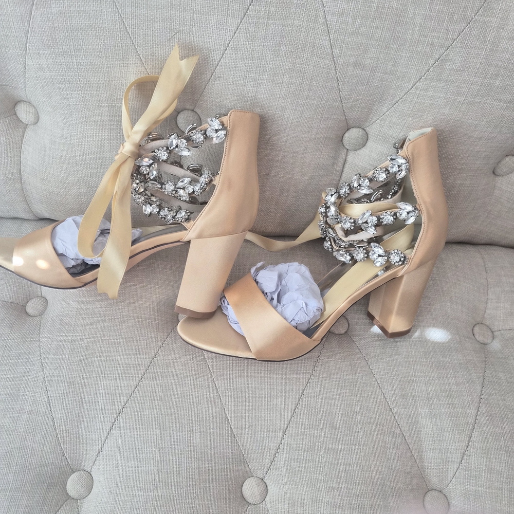 Yellow Gold Rhinestone Heels Lace Up Ankle Strap Block Heel Size 9/40